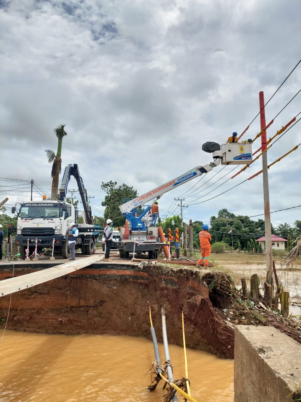 UPDATE PEMULIHAN LISTRIK KALSEL DAN KALBAR PASCA BANJIR Pulihkan