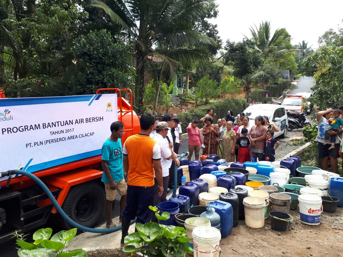 Pln Berikan Bantuan Air Bersih Atasi Kekeringan Di Jawa Tengah Pt Pln Persero 7541