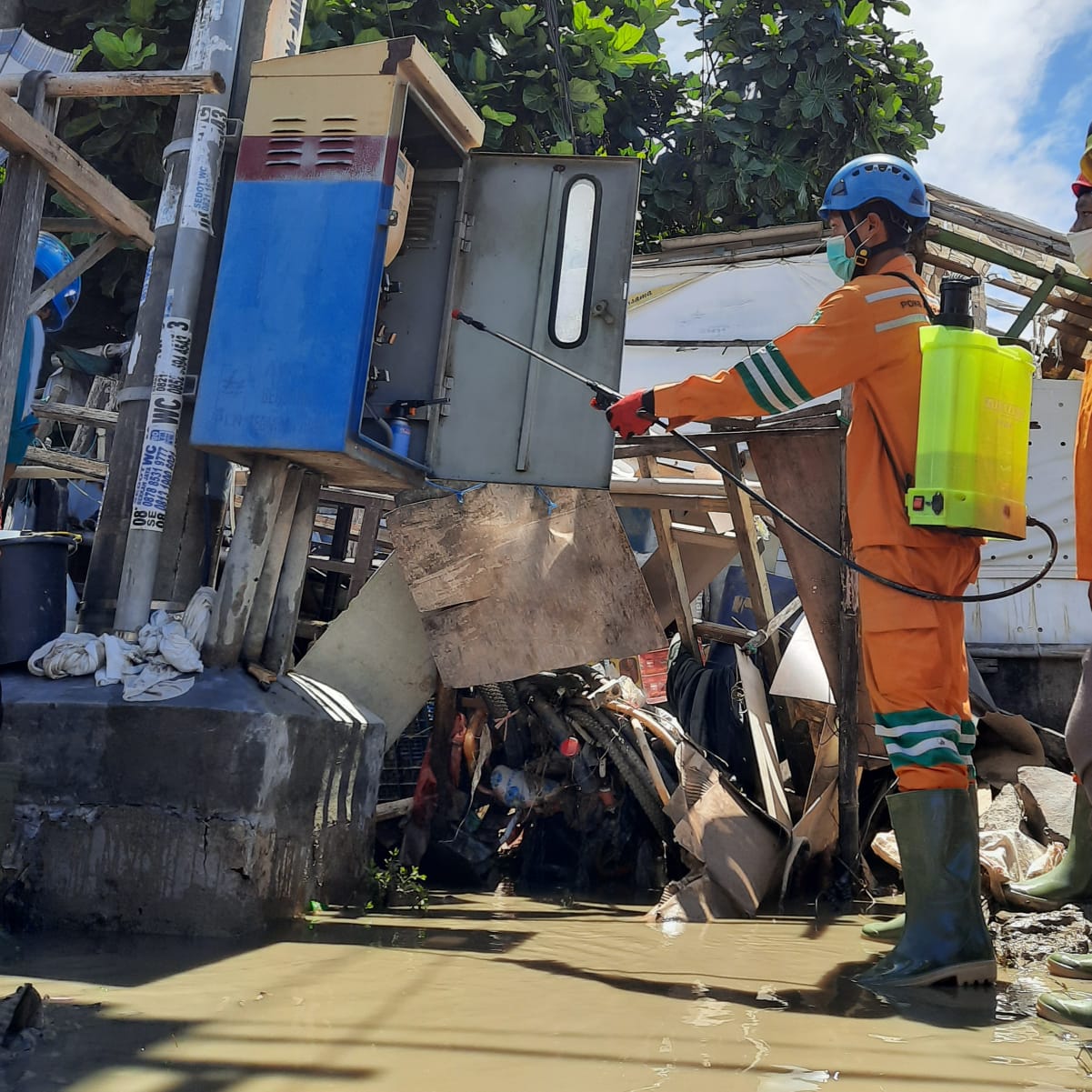 PLN Berhasil Pulihkan 99 Persen Gardu Listrik Terdampak Banjir di Jawa