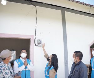 Aliri Listrik 2 Desa Terpencil di Kabupaten Landak, PLN Kucurkan Investasi Rp 4 Miliar