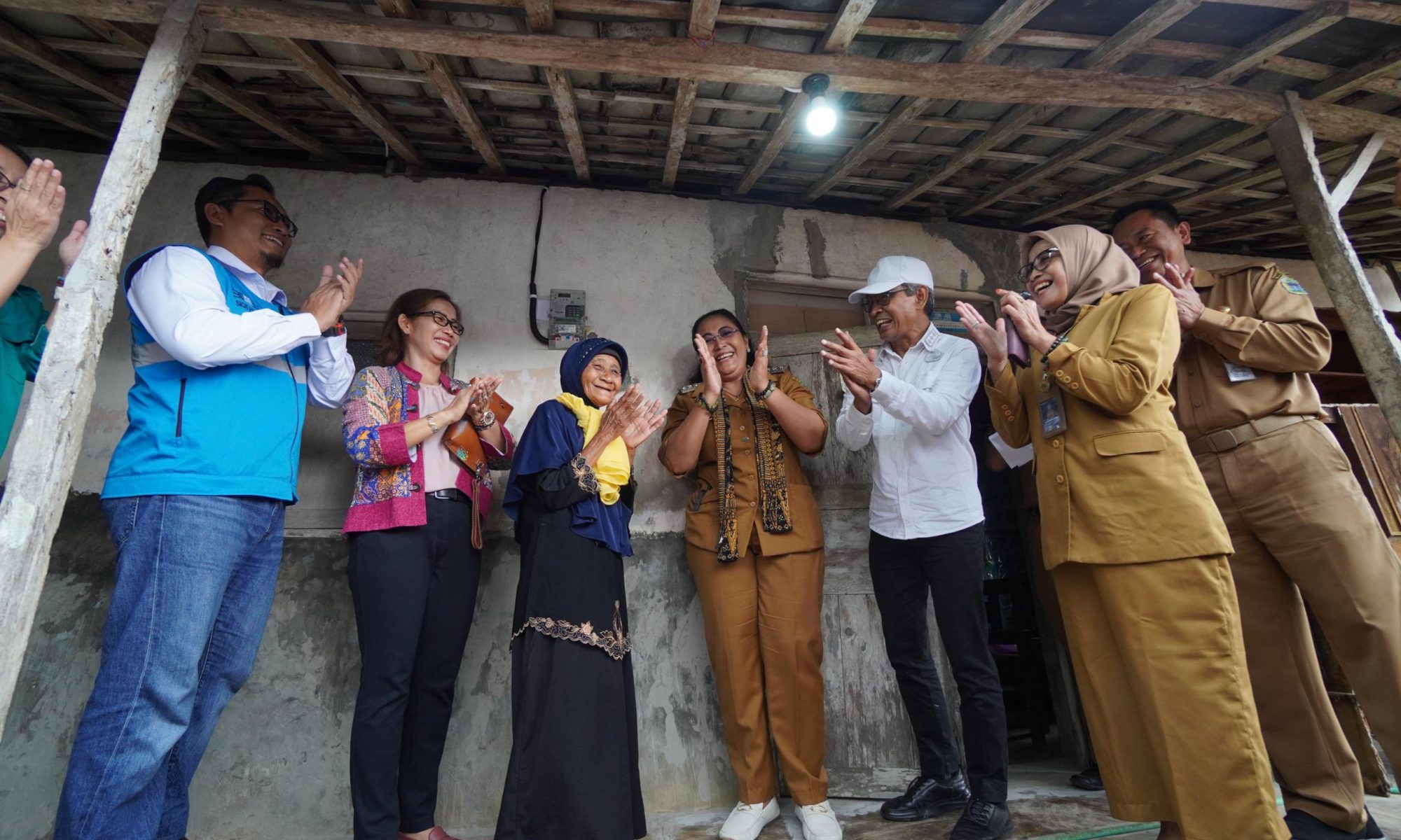 Sambungan listrik gratis untuk Lagiyem di Gunung Kidul, Program Light Up The Dream PLN