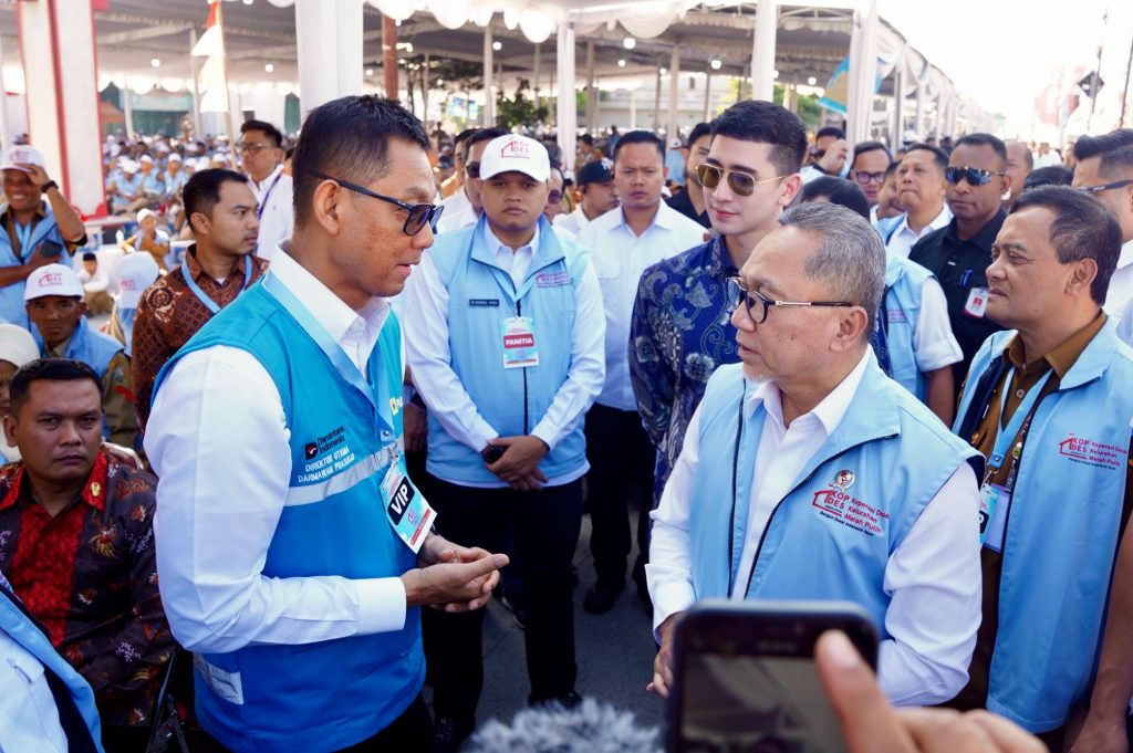 Darmawan Prasodjo dan Zulkifli Hasan di acara peluncuran 80.081 Koperasi Desa Merah Putih di Klaten