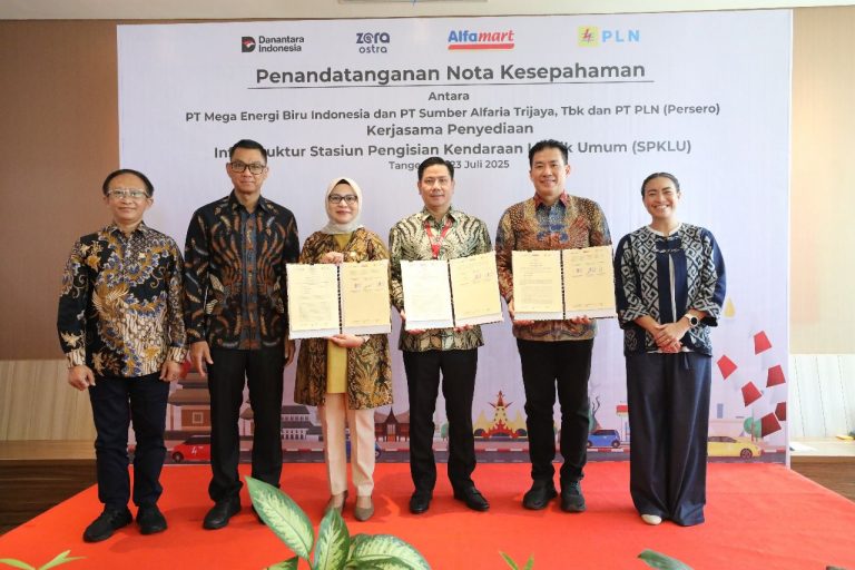 PLN, MEBI, dan Alfamart Kolaborasi Kembangkan Infrastruktur SPKLU di Lokasi Strategis Seluruh Indonesia