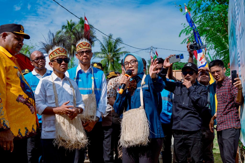 Menteri ESDM Bahlil Lahadalia menyampaikan pernyataan terkait pembangunan PLTM Wabudori yang mendukung pendidikan dan ekonomi.