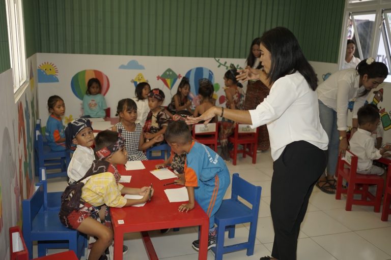 PLN Bangun Sekolah Berbasis Daur Ulang Plastik untuk Anak-Anak Sumba di Hari Anak Nasional