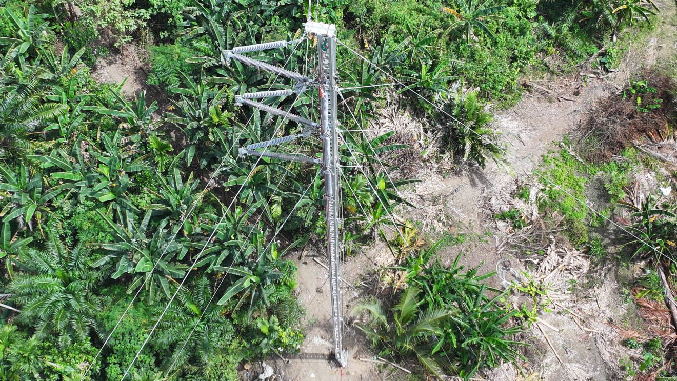 Tampak udara emergency tower jalur transmisi Arun–Bireuen yang memperkuat pasokan listrik Aceh