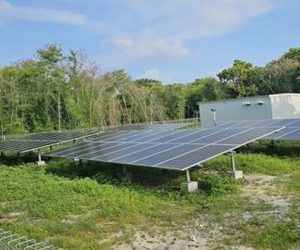 Melintasi Ombak Demi Listrik, Perjuangan Terangi Kepulauan Madura